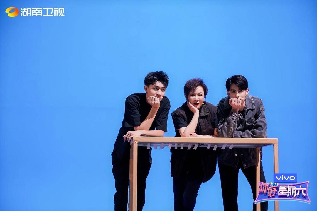 《你好，星期六》拜年啦，“百变春晚”带你回忆经典休闲区蓝鸢梦想 - Www.slyday.coM