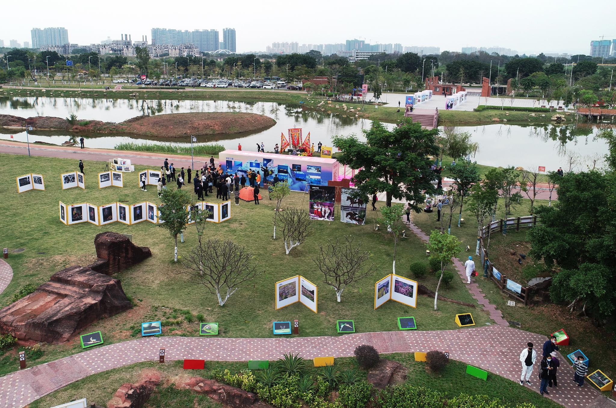 户外展览现场.叶瑞和 摄