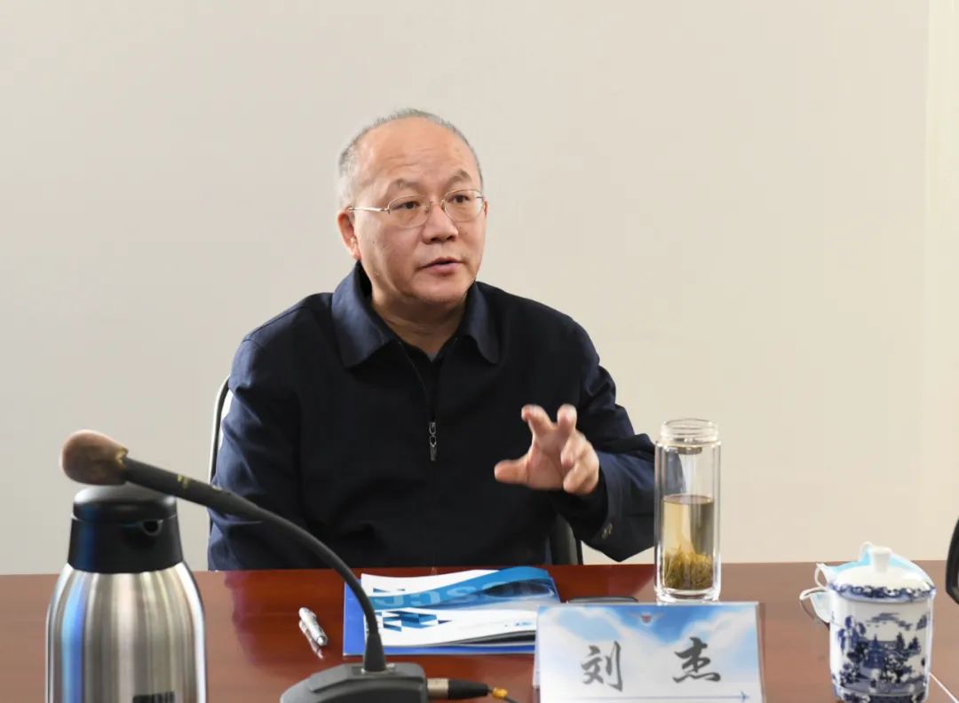 中国民航报社出版社宣教中心党委书记刘杰参加座谈.(记者王姝一/摄)