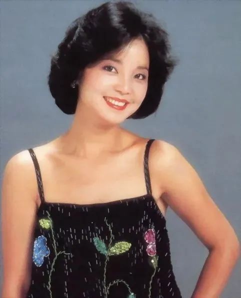 纪念邓丽君任时光匆匆流去我只在乎你