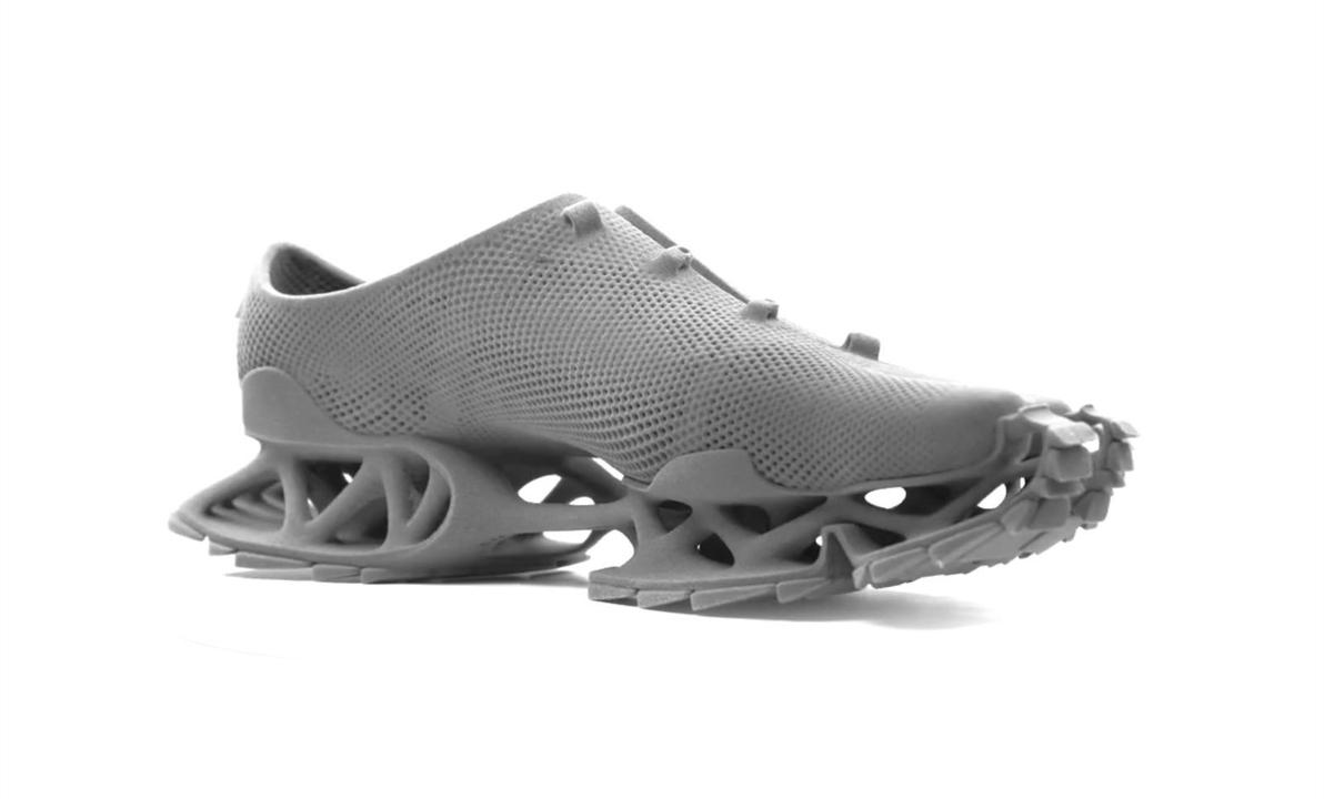 3d打印运动鞋鞋底有多处镂空像弹簧看着能跳很高