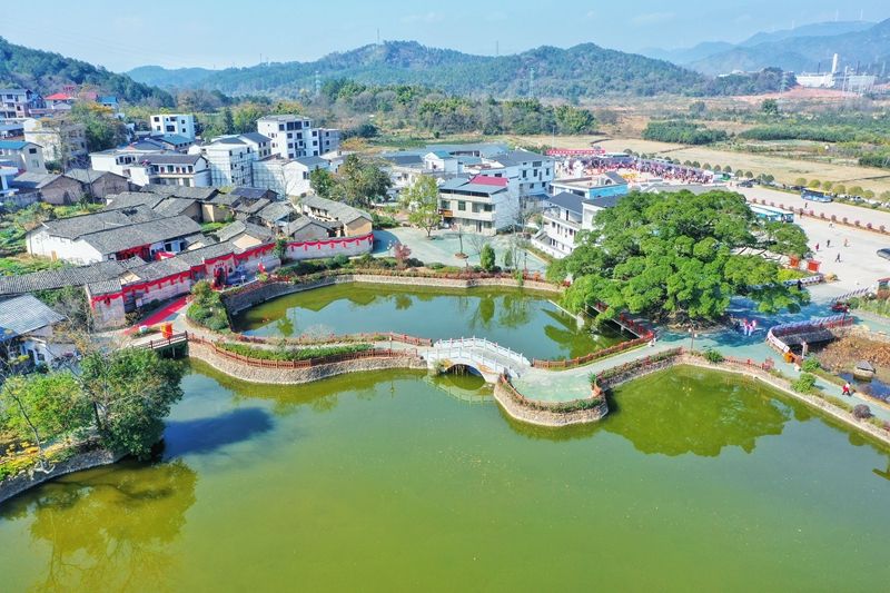 图为位于江西龙南市里仁镇正桂村的民宿村(国家铁路集团公司南昌局供