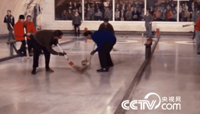 ▲加拿大纪录片《Gone Curling》片段 记录了上世纪60年代加拿大冰壶运动