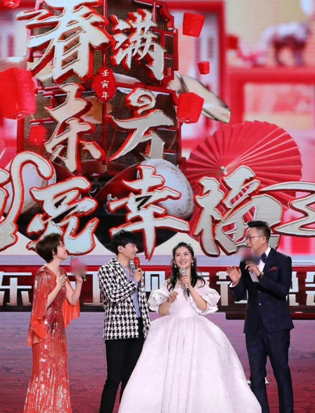 12台春晚前瞻：周涛坐镇山东，唐嫣跨界主持，AB黄晓明分上两台休闲区蓝鸢梦想 - Www.slyday.coM