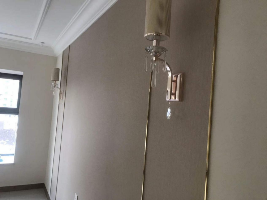 恒大北湖印象精装房内的背景墙。张志强/摄