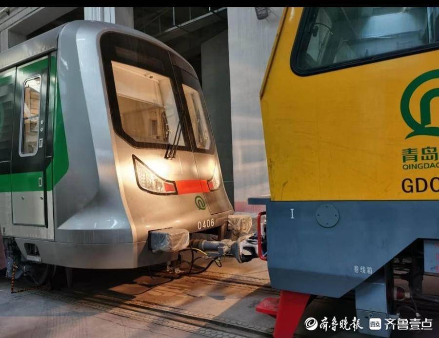 青岛地铁4号线首列车顺利到段|客车_新浪新闻