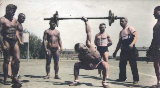 苏联1930年代的大学生都做什么？上课，旅游，健身，游戏休闲区蓝鸢梦想 - Www.slyday.coM