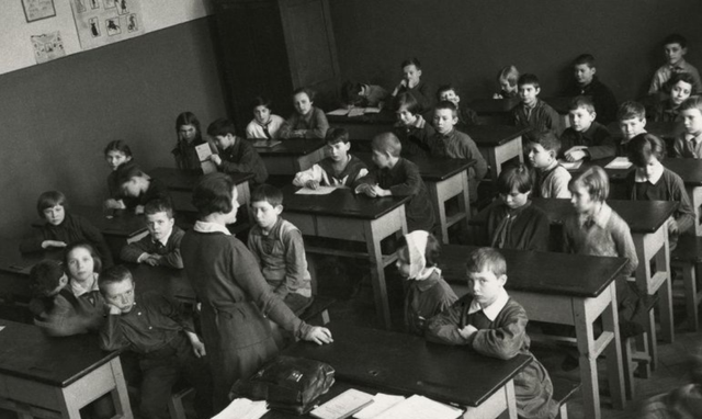 苏联1930年代的大学生都做什么？上课，旅游，健身，游戏休闲区蓝鸢梦想 - Www.slyday.coM