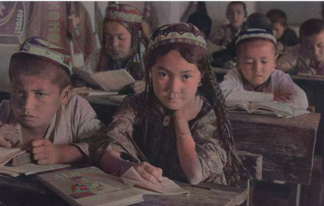 苏联1930年代的大学生都做什么？上课，旅游，健身，游戏休闲区蓝鸢梦想 - Www.slyday.coM