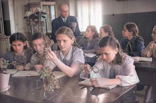 苏联1930年代的大学生都做什么？上课，旅游，健身，游戏休闲区蓝鸢梦想 - Www.slyday.coM