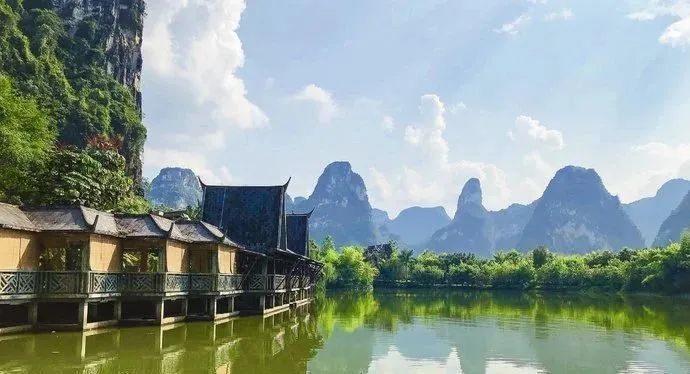 比桂林人少，比荔波精致，这座小城才是真正的世外仙境！休闲区蓝鸢梦想 - Www.slyday.coM