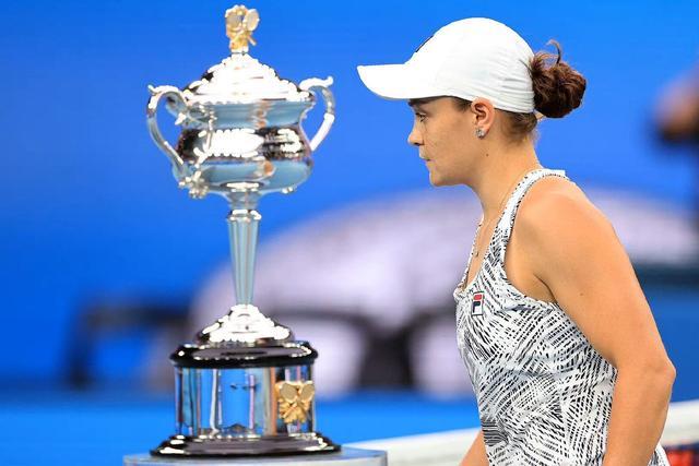 恭喜！澳网新王诞生，巴蒂完胜美国名将女单夺冠，44年以来第一人休闲区蓝鸢梦想 - Www.slyday.coM