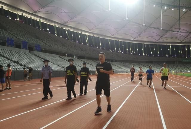 这才是真正的“跑渣”!跑圈中是有这么一个自我膨胀的群体休闲区蓝鸢梦想 - Www.slyday.coM 这才是真正的“跑渣”!跑圈中是有这么一个自我膨胀的群体休闲区蓝鸢梦想 - Www.slyday.coM