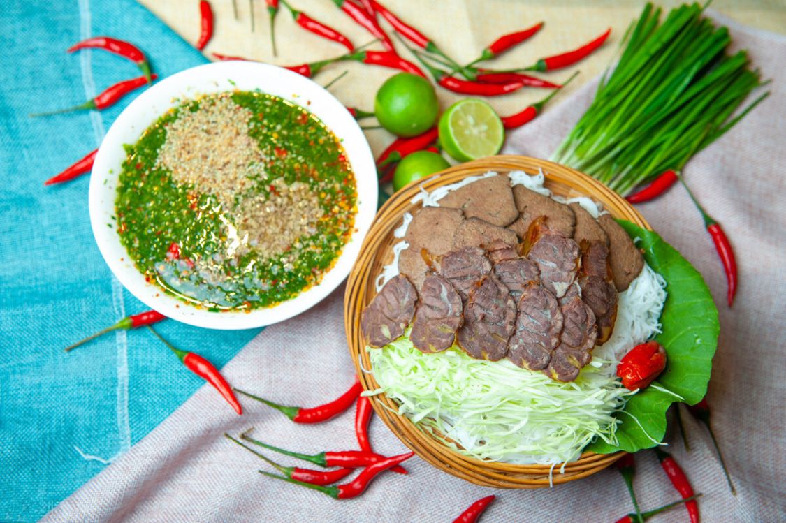 少数民族的除夕年夜饭吃啥?吃饺子和年糕吗?涨知识了休闲区蓝鸢梦想 - Www.slyday.coM 少数民族的除夕年夜饭吃啥?吃饺子和年糕吗?涨知识了休闲区蓝鸢梦想 - Www.slyday.coM