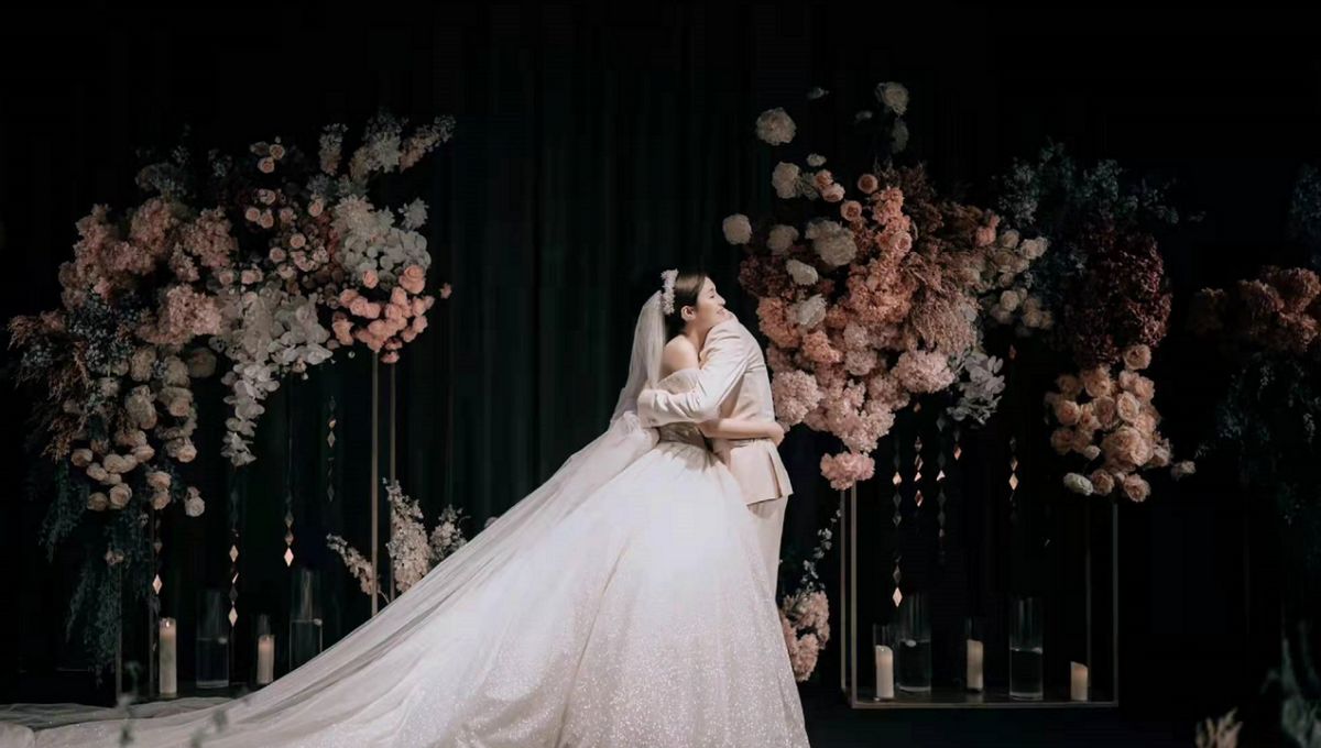 前东方卫视主持人官宣结婚!新娘穿梦幻婚纱露香肩,戚薇送祝福休闲区蓝鸢梦想 - Www.slyday.coM 前东方卫视主持人官宣结婚!新娘穿梦幻婚纱露香肩,戚薇送祝福休闲区蓝鸢梦想 - Www.slyday.coM