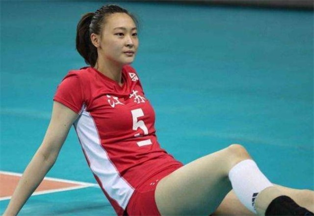 排球女将惠若琪嫁矮个博士丈夫婚礼上郎平落泪送祝福