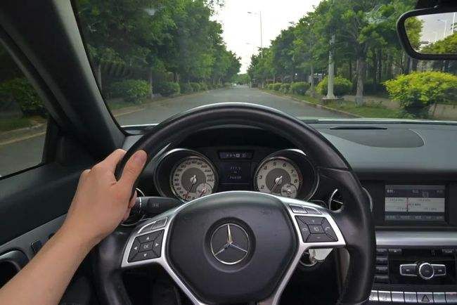 开奔驰的不一定有钱但买这4款车的人不会差身价或上千万