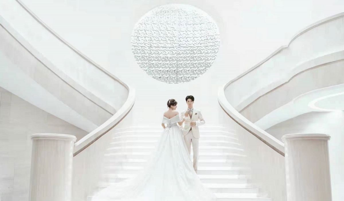 前东方卫视主持人官宣结婚!新娘穿梦幻婚纱露香肩,戚薇送祝福休闲区蓝鸢梦想 - Www.slyday.coM 前东方卫视主持人官宣结婚!新娘穿梦幻婚纱露香肩,戚薇送祝福休闲区蓝鸢梦想 - Www.slyday.coM