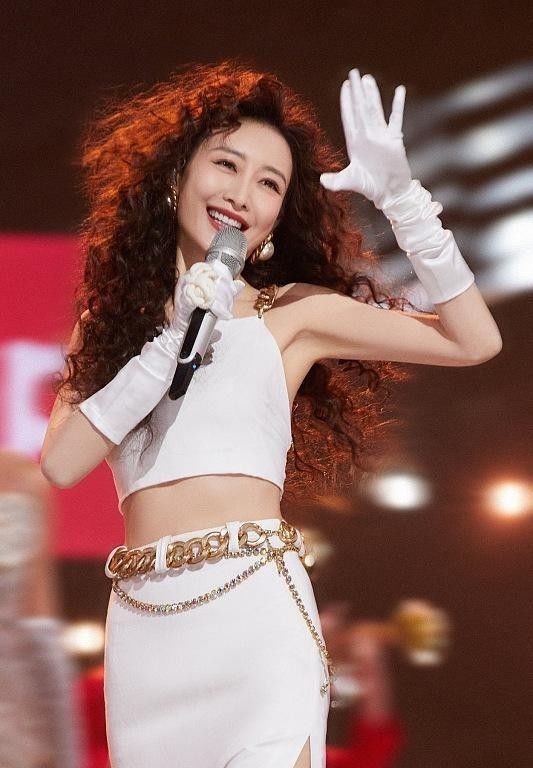 王鸥就算梳爆炸头都好美,气场看着太高级,独特韵味娱乐圈少见休闲区蓝鸢梦想 - Www.slyday.coM 王鸥就算梳爆炸头都好美,气场看着太高级,独特韵味娱乐圈少见休闲区蓝鸢梦想 - Www.slyday.coM