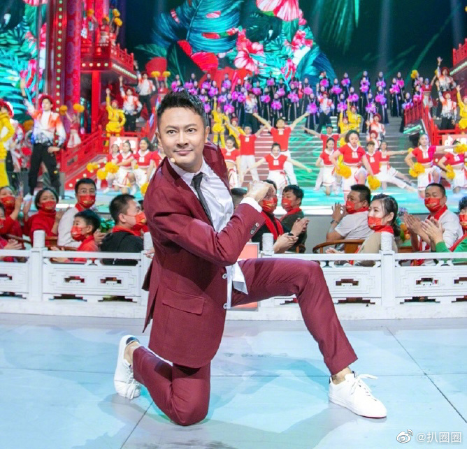 印小天跳舞太有感染力了哈哈哈哈哈哈哈哈