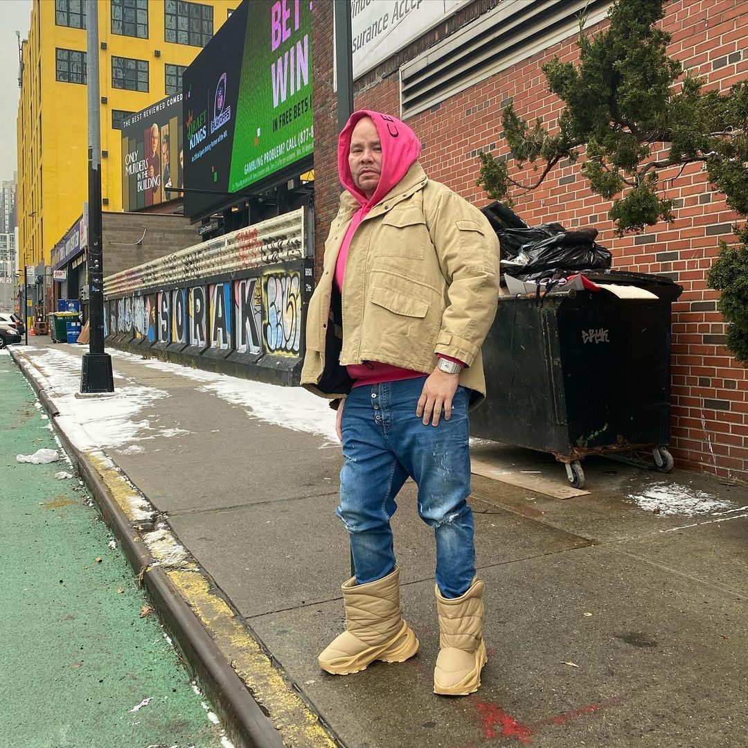 说唱歌手 fat joe 最近在社交平台的一张穿搭照被网友们玩坏了