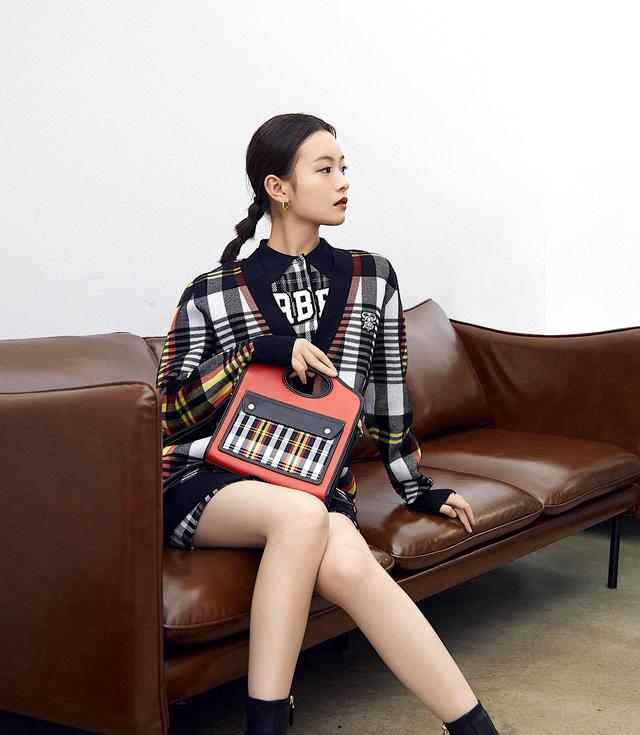 虎年首批大火的4位明星,3位是“00后”,1位是“锅姨”休闲区蓝鸢梦想 - Www.slyday.coM 虎年首批大火的4位明星,3位是“00后”,1位是“锅姨”休闲区蓝鸢梦想 - Www.slyday.coM