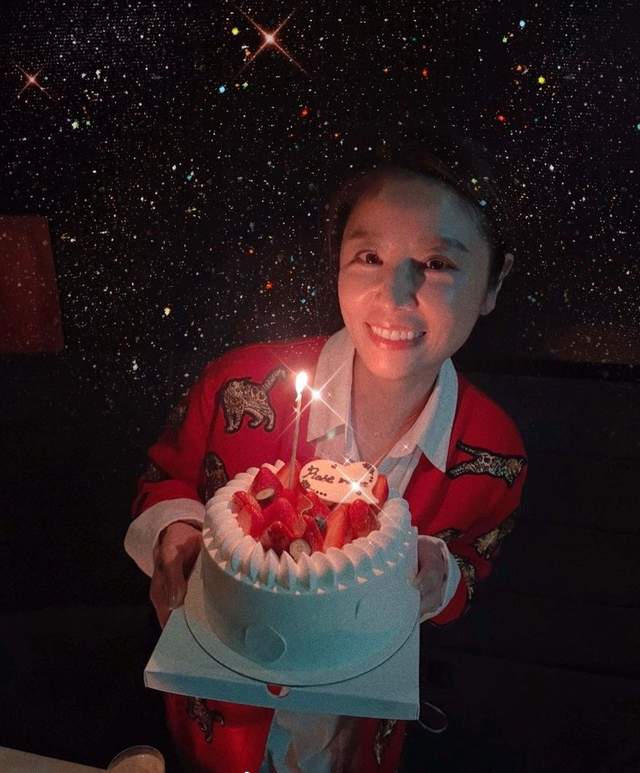 林心如46岁生日好隆重连续多场派对人缘广高调搂着霍建华撒娇