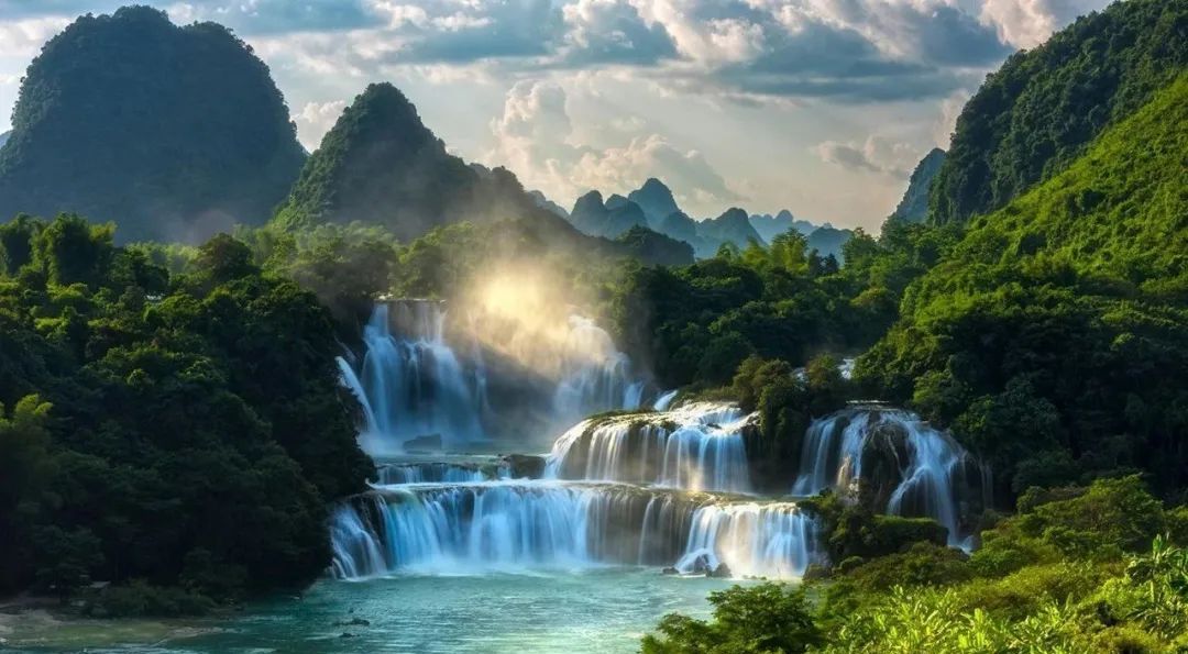 比桂林人少，比荔波精致，这座小城才是真正的世外仙境！休闲区蓝鸢梦想 - Www.slyday.coM