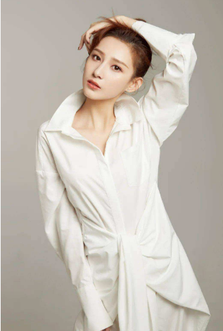 张艺谋葛优开场太意外,新女主持人颜值高|春晚|节目|马凡舒_新浪新闻