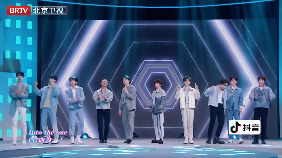 《我们的年度总结大会》:打破仪式的边界,让“总结”更温暖一度休闲区蓝鸢梦想 - Www.slyday.coM 《我们的年度总结大会》:打破仪式的边界,让“总结”更温暖一度休闲区蓝鸢梦想 - Www.slyday.coM