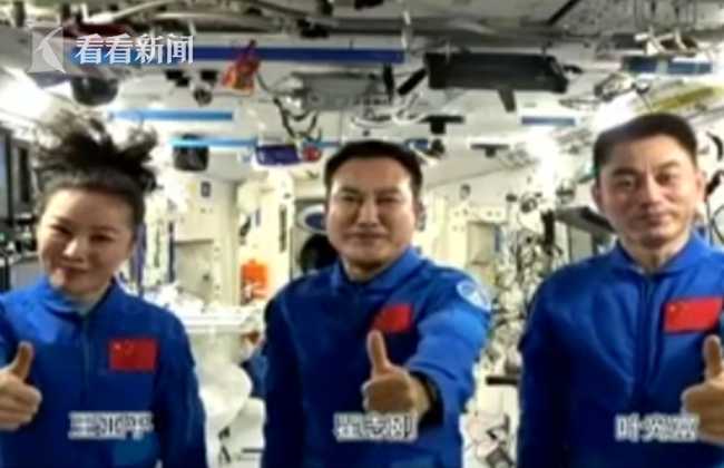 视频｜首次天上过年！ "出差三人组"将春节氛围感拉满休闲区蓝鸢梦想 - Www.slyday.coM