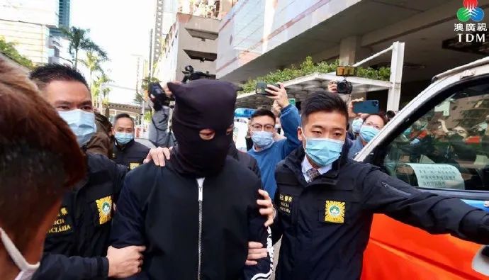 年前最后大瓜！安以轩老公被捕！洗米华也已进去，网友：吴佩慈的男友 危...休闲区蓝鸢梦想 - Www.slyday.coM