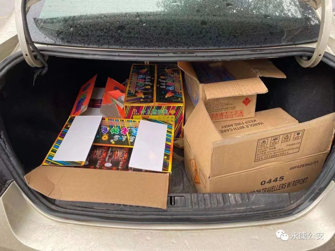 永康男子朋友圈里违法贩卖烟花爆竹换来拘留7天