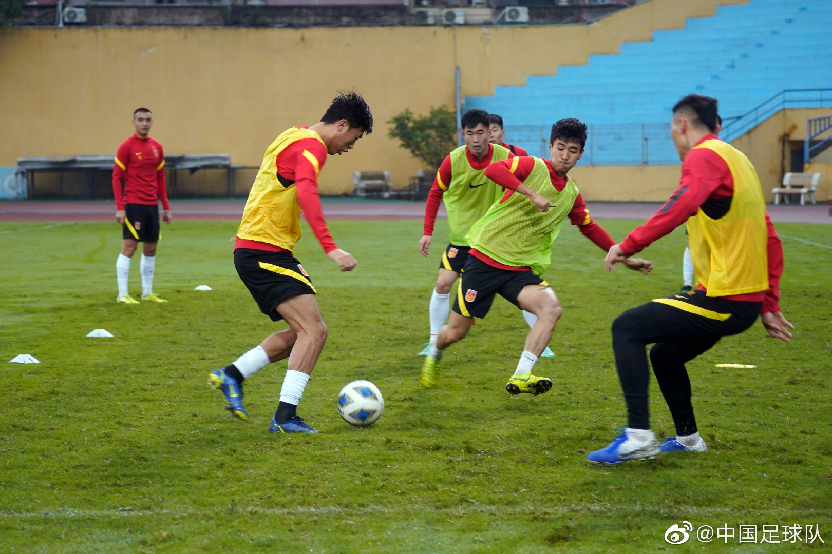 中国队在客场训练中。