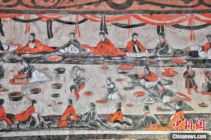 图为新密打虎亭汉墓《宴饮百戏图》(复制图)局部. 郑州市文物局供图