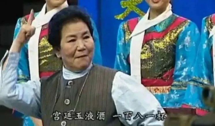 《2022年春节联欢晚会》节目单及主持人揭晓！央视春晚马上40年，网友：看着看着就老了…休闲区蓝鸢梦想 - Www.slyday.coM