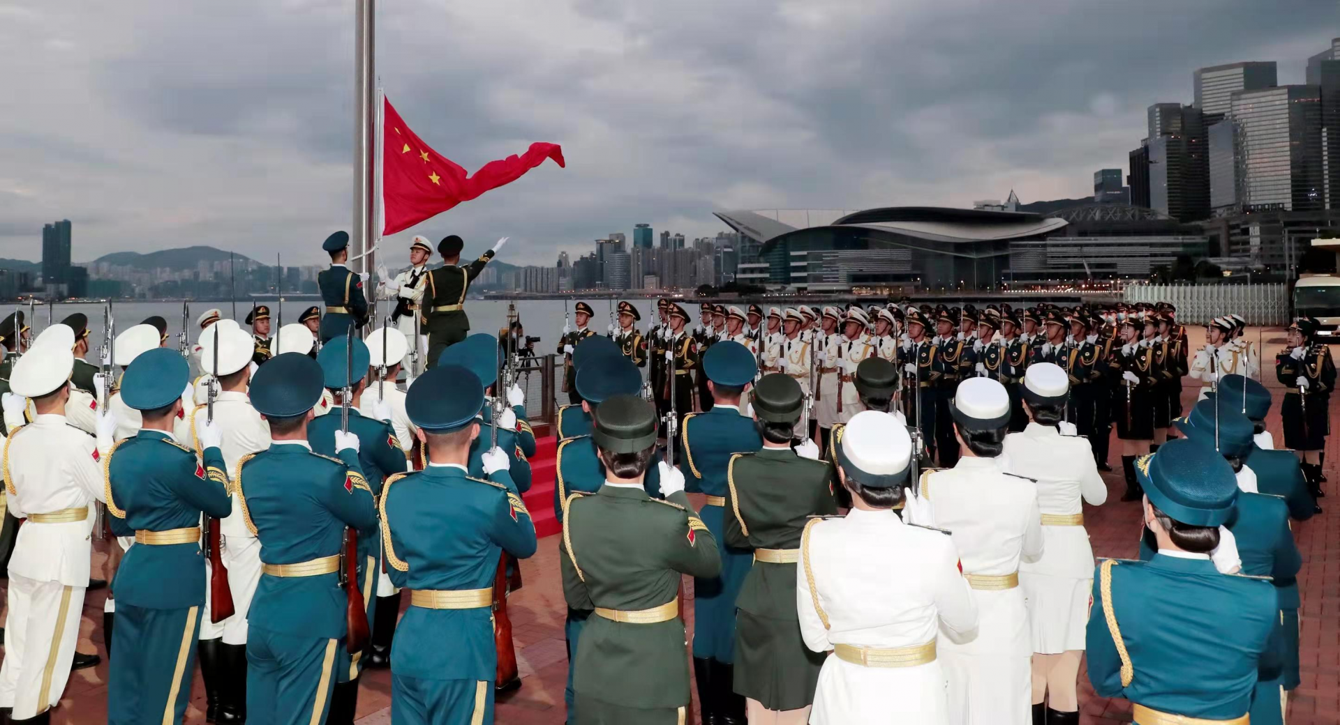 香港特区政府正式将其交由驻香港部队管理使用,这是特区为驻军重建并