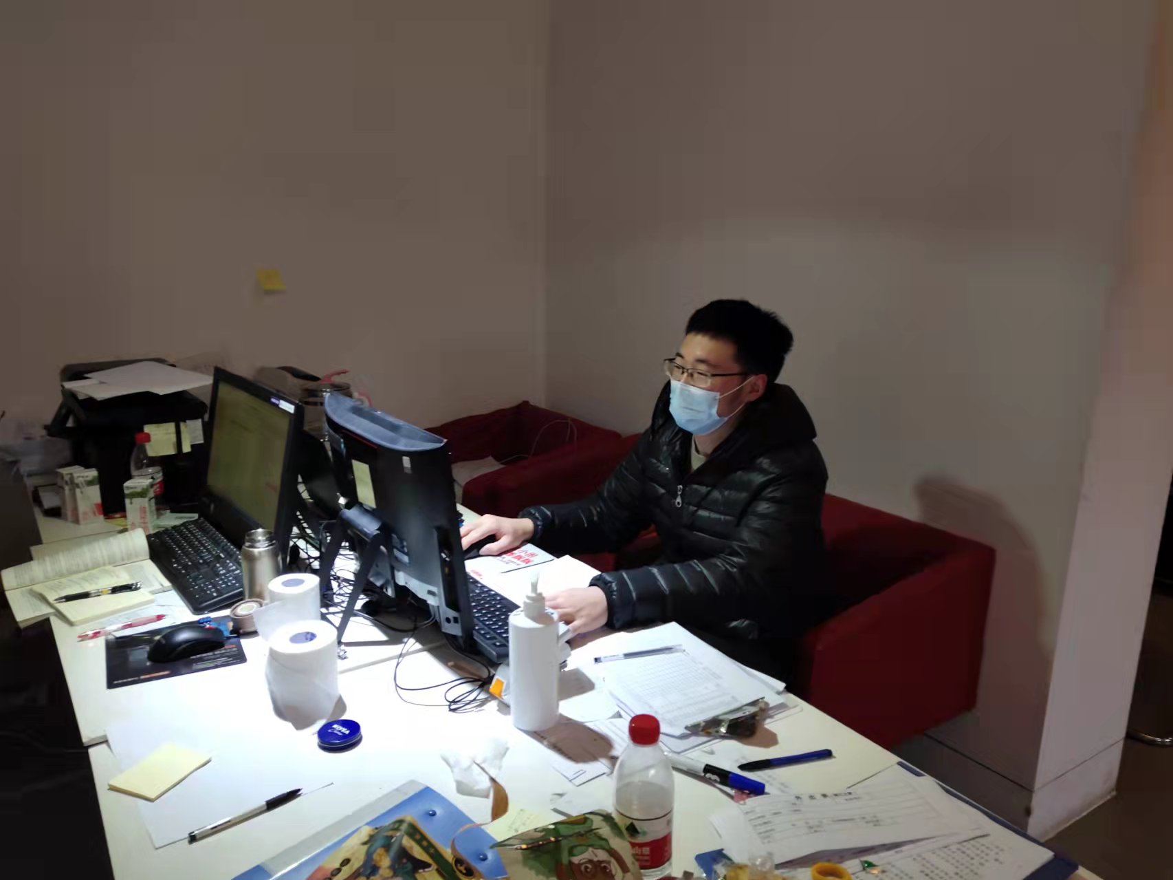 在这个街道的5个集中隔离点，323名工作人员陪“客人”过年休闲区蓝鸢梦想 - Www.slyday.coM