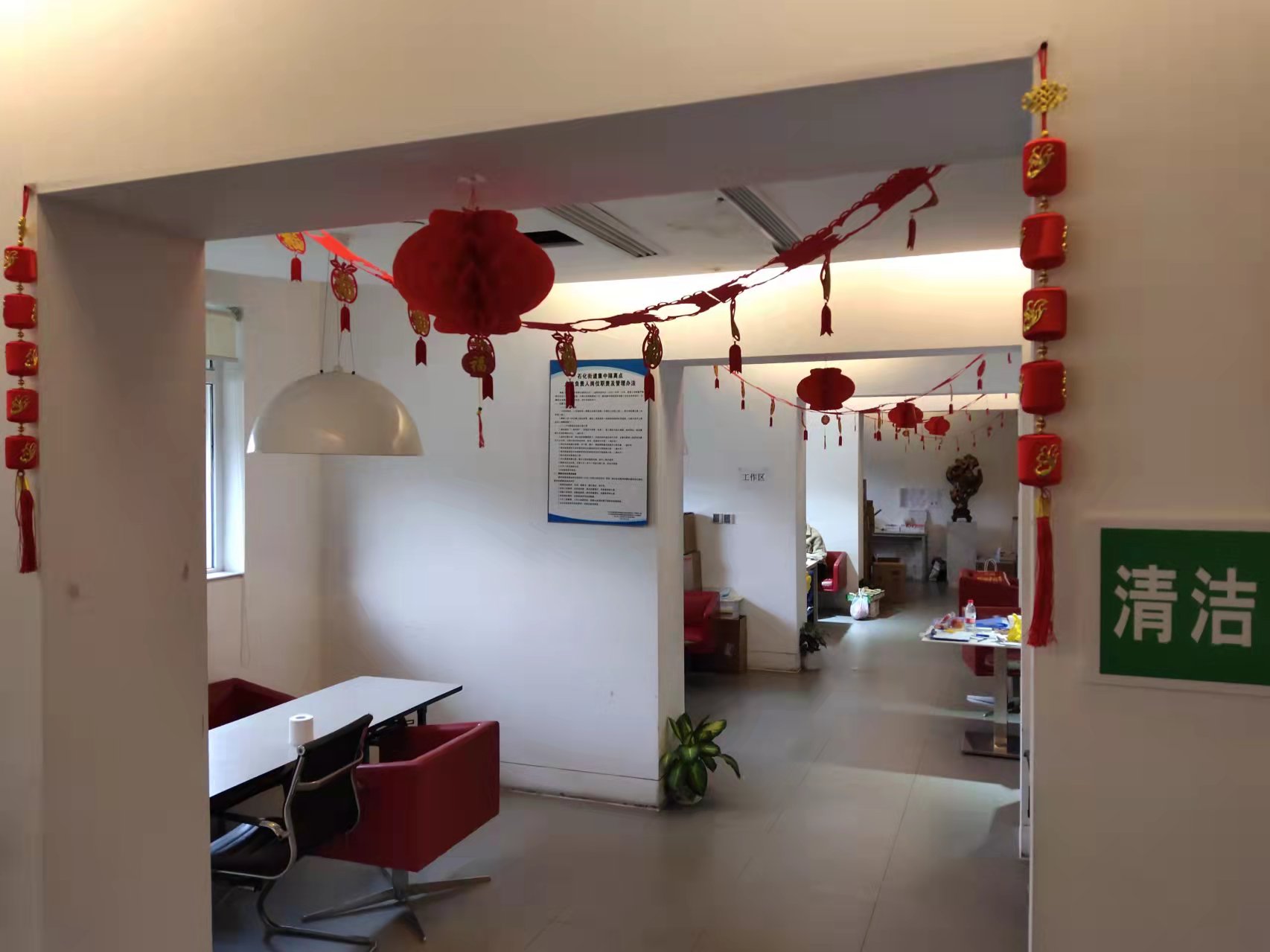 在这个街道的5个集中隔离点，323名工作人员陪“客人”过年休闲区蓝鸢梦想 - Www.slyday.coM