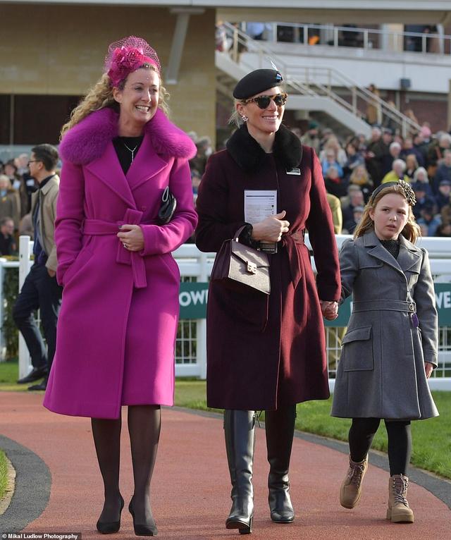 熟悉英国王室的人对米娅并不陌生,这个可爱的小姑娘比乔治小王子大几