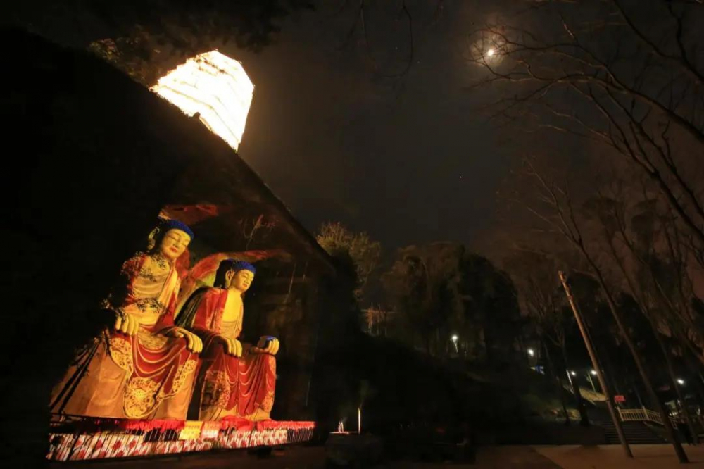 大足北山石刻景区夜游项目恢复开放每晚九点停止检票