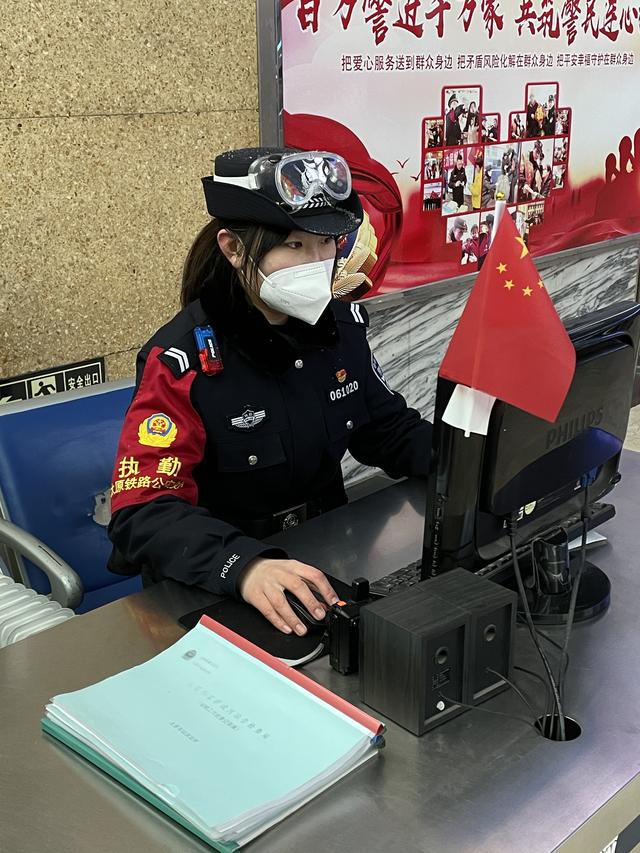 太原铁路警花绽放春运