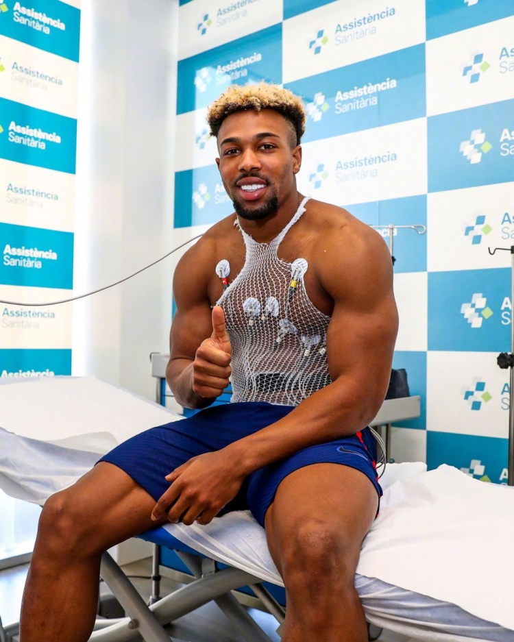 特劳雷在巴萨的第一天,这身材!