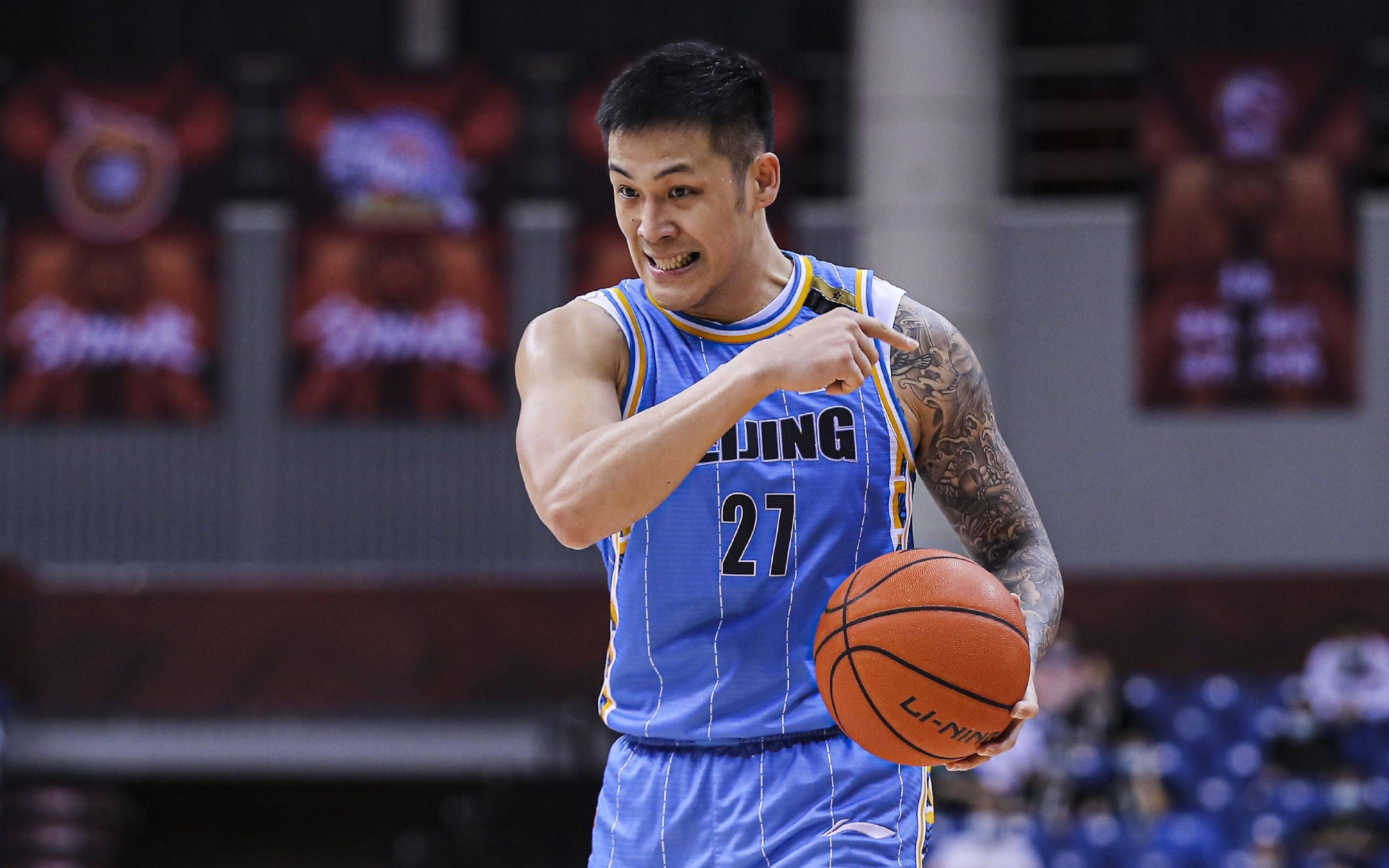 曝前新疆男篮名将正式走人,北京首钢刮起外援风暴|布朗|周仪翔|北京