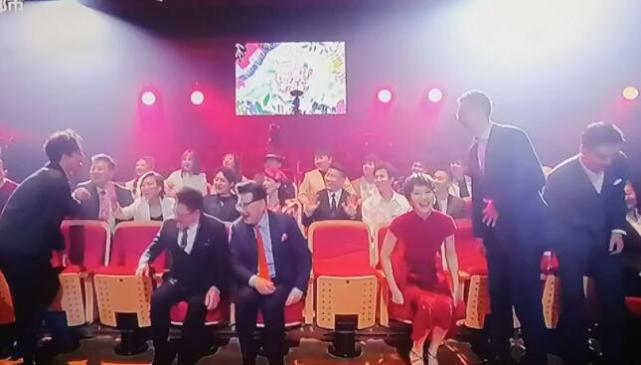 《我和春天有个约会》公布彩排照!东方卫视主持人的排位很有看头休闲区蓝鸢梦想 - Www.slyday.coM 《我和春天有个约会》公布彩排照!东方卫视主持人的排位很有看头休闲区蓝鸢梦想 - Www.slyday.coM