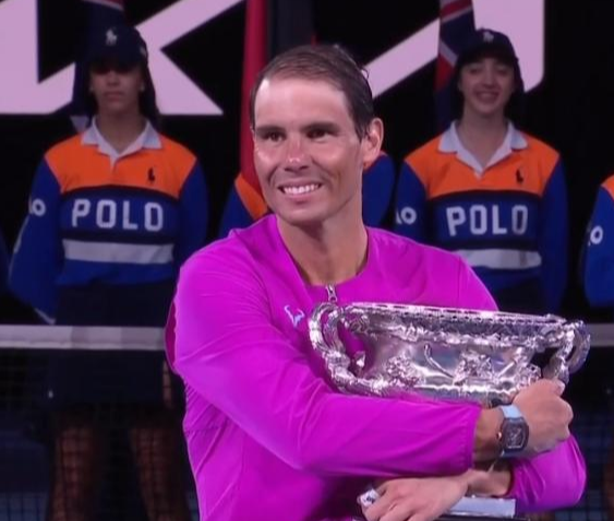 喜提第21冠!纳达尔紧抱奖杯,笑得比花还灿烂,为梅德维德夫遗憾休闲区蓝鸢梦想 - Www.slyday.coM 喜提第21冠!纳达尔紧抱奖杯,笑得比花还灿烂,为梅德维德夫遗憾休闲区蓝鸢梦想 - Www.slyday.coM