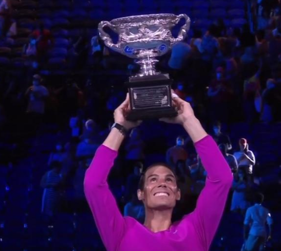 喜提第21冠!纳达尔紧抱奖杯,笑得比花还灿烂,为梅德维德夫遗憾休闲区蓝鸢梦想 - Www.slyday.coM 喜提第21冠!纳达尔紧抱奖杯,笑得比花还灿烂,为梅德维德夫遗憾休闲区蓝鸢梦想 - Www.slyday.coM