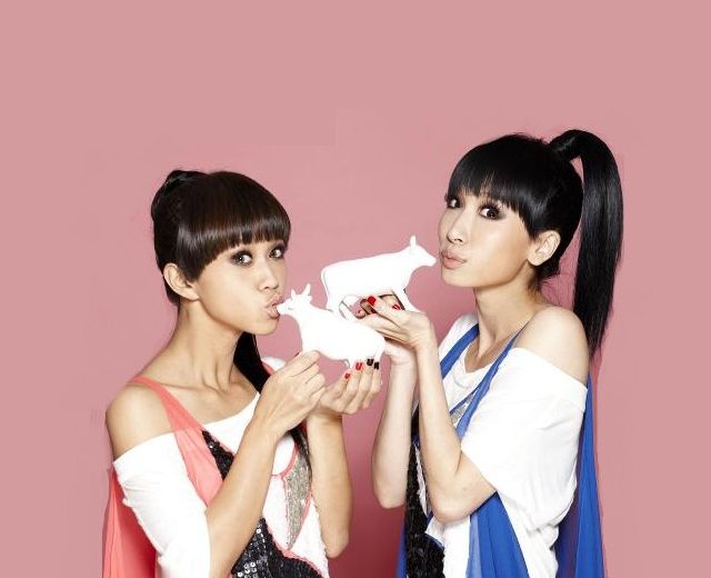 听中国娃娃唱贺岁歌20多年了，今天才知道她们是一个泰国组合休闲区蓝鸢梦想 - Www.slyday.coM