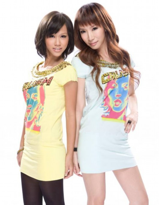 听中国娃娃唱贺岁歌20多年了，今天才知道她们是一个泰国组合休闲区蓝鸢梦想 - Www.slyday.coM