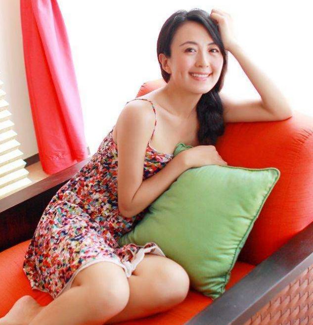 演员杨童舒34岁在剧组意外怀孕今被婆家宠成公主